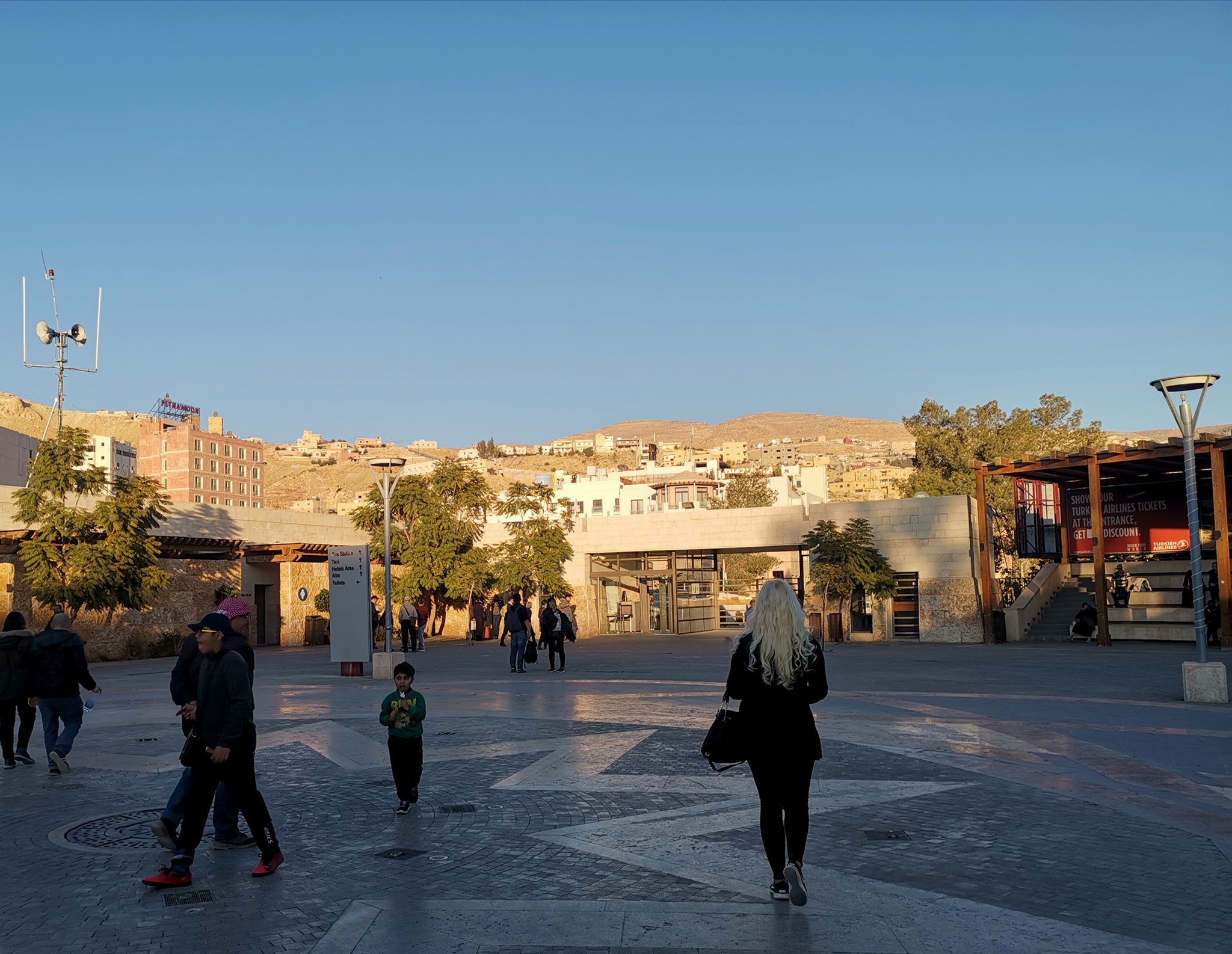 48411935_10205720701213080_7779001108172636160_n